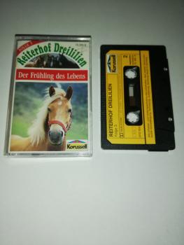 Reiterhof Dreililien Folge 3 Der Frühling des Lebens Schwarz mit Gelben Cover 73285 9 (Weiß Rotes Cover) Karussell